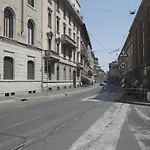 Oreaspiti - Not Only A Suite In Magenta Quarter